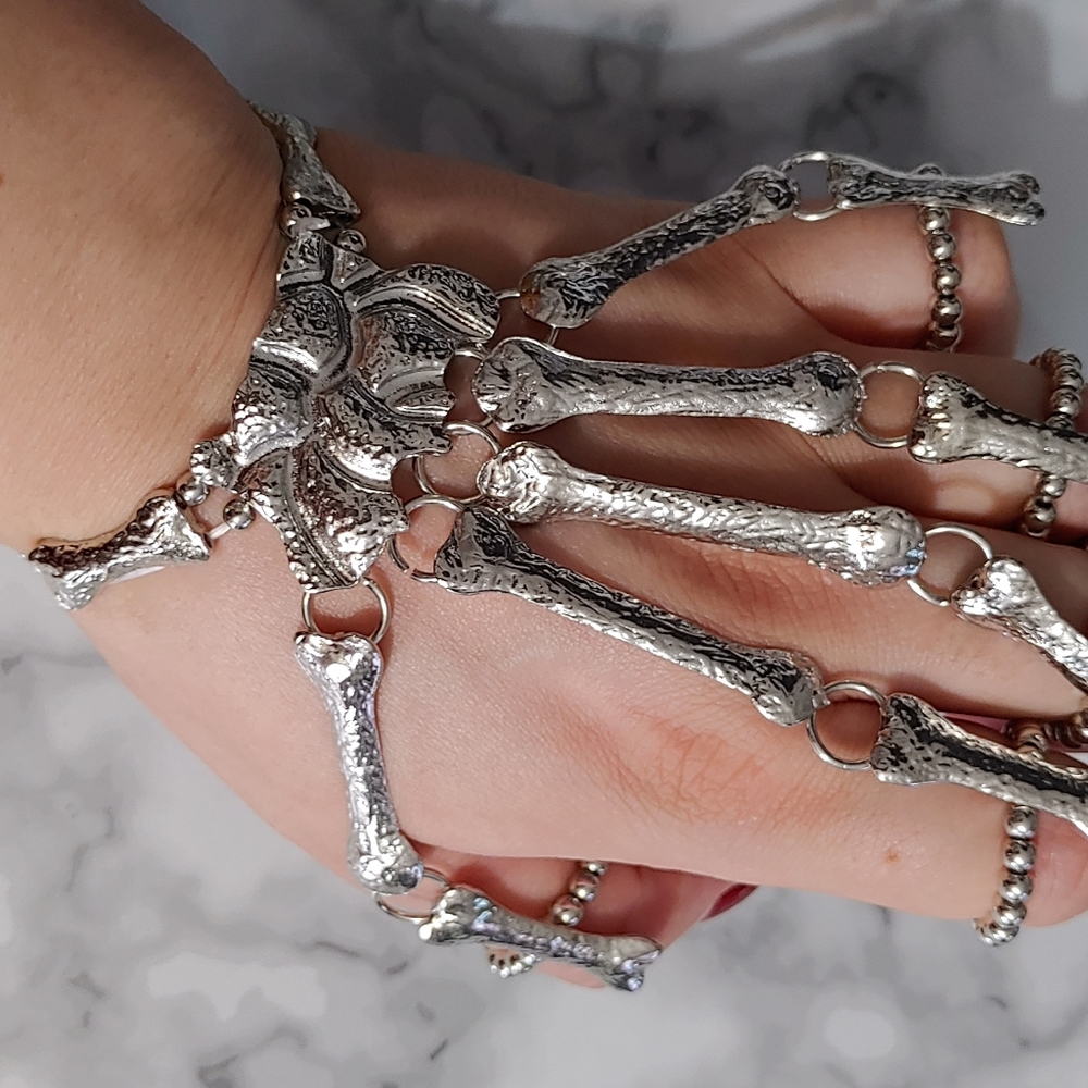 Gothic Skeleton Hand Bracelet - Picture 4 of 6